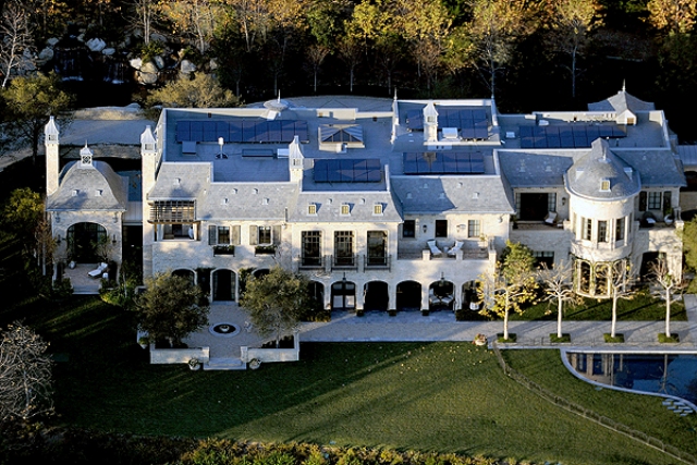 tom-brady-and-gisele-bundchen-add-a-childrens-play-area-and-walled-garden-to-their-20-million-mansion-in-los-angeles