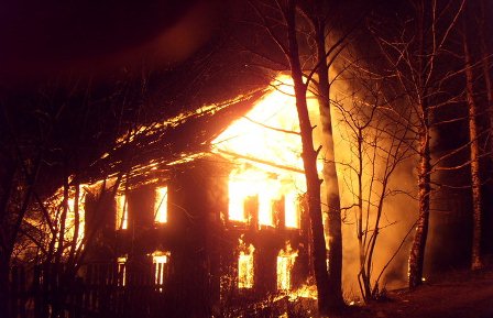 Մոսկվայում տարեց եղբորն ու քրոջը փակել են տանը և այրել ,կնոջը չեն կարողացել փրկել