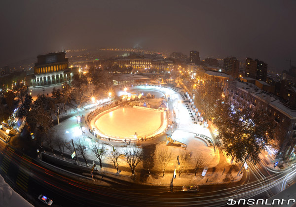 Лебединое озеро в ереване фото