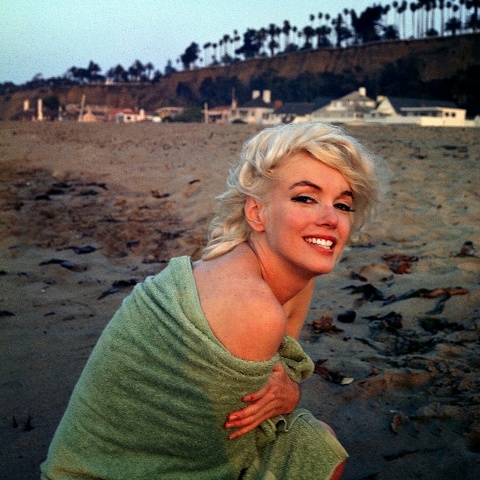 16807910-R3L8T8D-800-MarilynMonroeinGreenTowelbyGeorgeBarris2