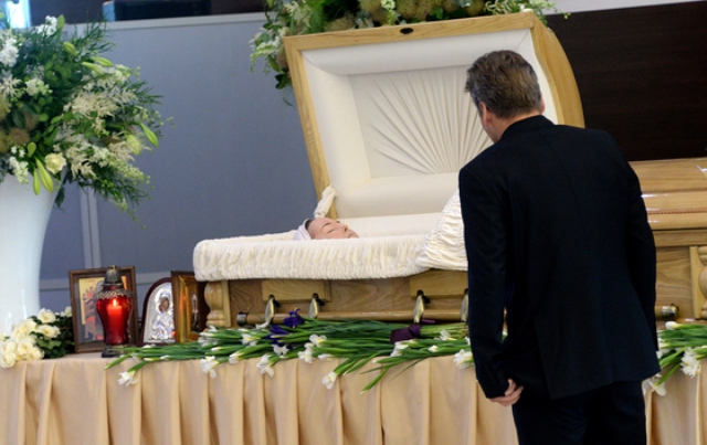 Фото похорон крокус сити. Прощание с Жанной Фриске. Похороны Фриске.