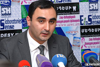 Head of 'Informed and Protected Consumer' NGO Babken Pipoyan speaks about the energy price increase in P.S. press club