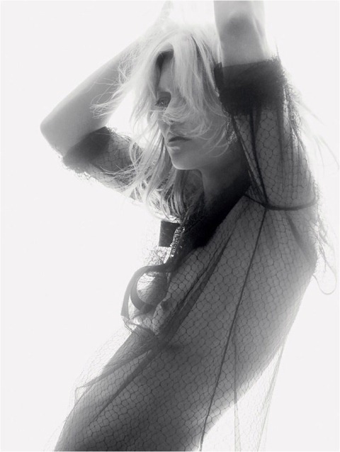Kate-Moss-Sheer-Looks05-800x1444