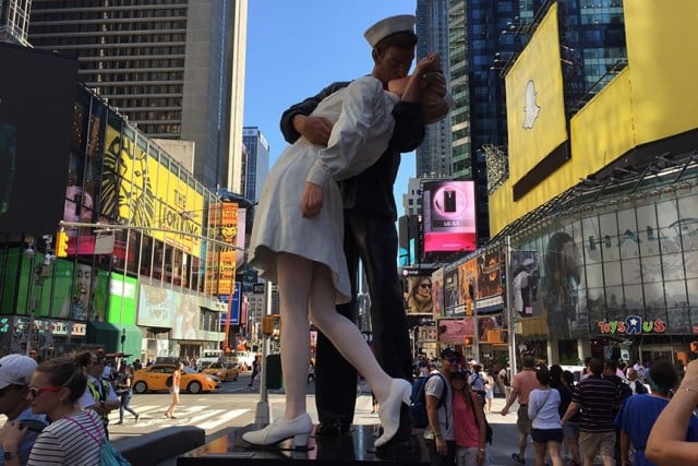 The-Kissing-Sailor-Sculpture-in-New-York-Times-Square.-Photo-by-Alanna-Martinez-via-nyobserver-865x577