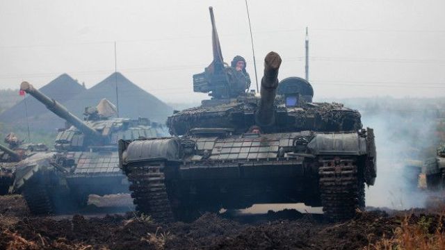 150922162804_ukraine_separatists_tanks_624x351_afp_nocredit