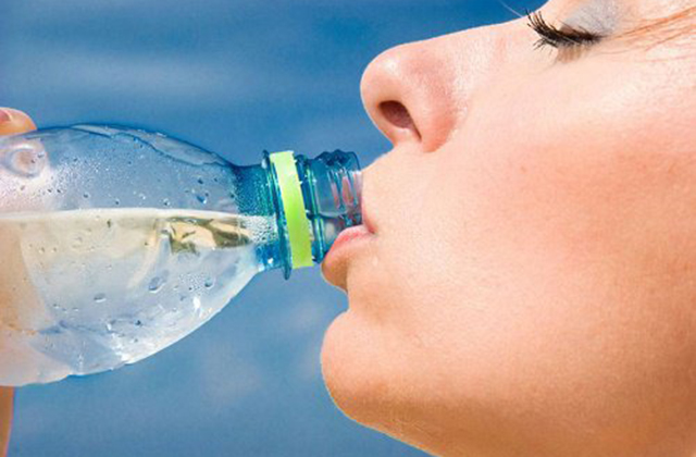 Պե՞տք է արդյոք ամեն օր 3 լիտր ջուր խմել