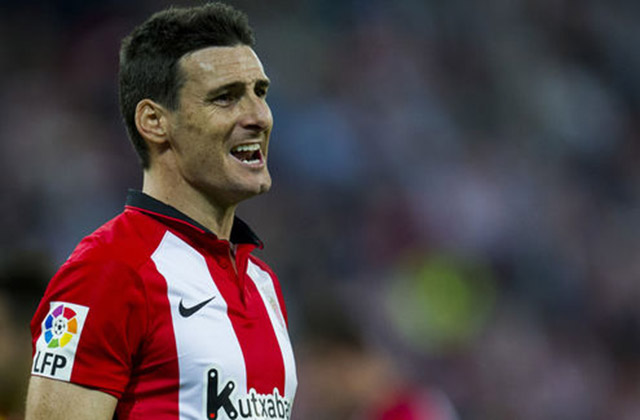 BILBAO, SPAIN - OCTOBER 26:  Aritz Aduriz of Athletic Club reacts during  the La Liga match between Athletic Club and Real Sporting de Gijon at San Mames Stadium on October 26, 2015 in Bilbao, Spain.  (Photo by Juan Manuel Serrano Arce/Getty Images)