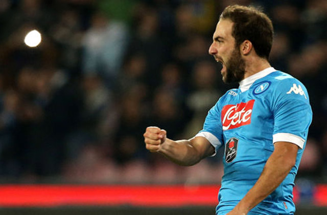 NAPLES, ITALY - NOVEMBER 08:  Gonzalo Higuain of Napoli celebrates the opening goal during the Serie A match between SSC Napoli and Udinese Calcio at Stadio San Paolo on November 8, 2015 in Naples, Italy.  (Photo by Maurizio Lagana/Getty Images)