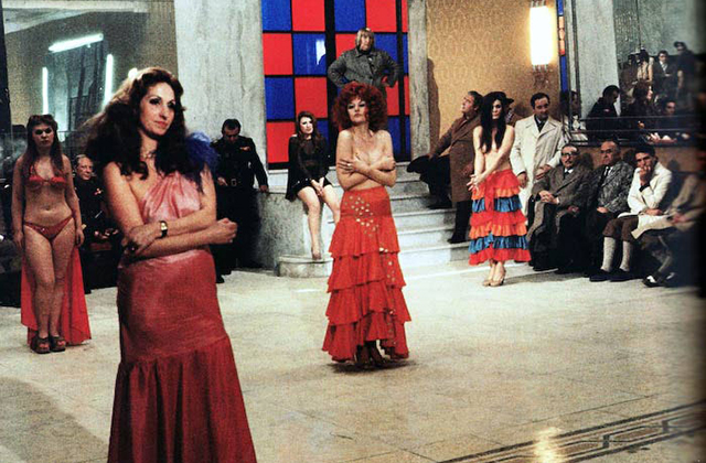 The film is about Rome herself, with its nymphomanical housewives, hippies, prostitutes, mamas, starlets and reclusive royals.