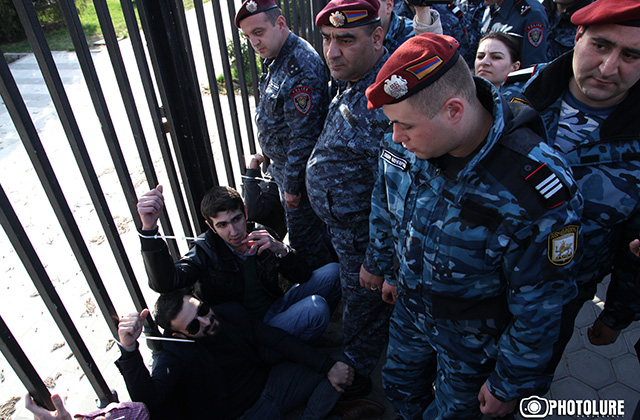 Protest action in support of Gevorg Safaryan took place in front of the RA National Assembly