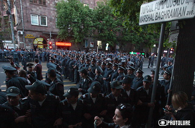 Clashes between members of 'We are next to our soldiers' initiative and policemen happened on Baghramyan Avenue in Yerevan, Armenia