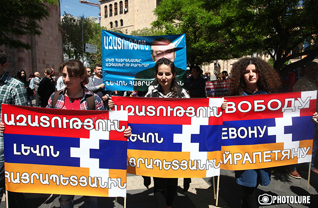 A march in support of the Armenian benefactor Levon Hayrapetyan began from the RA Ministry of Foreign Affairs to the Russian Embassy in Armenia