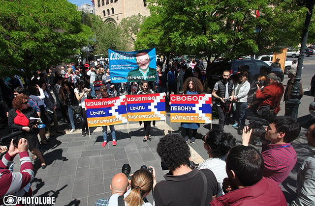 A march in support of the Armenian benefactor Levon Hayrapetyan began from the RA Ministry of Foreign Affairs to the Russian Embassy in Armenia