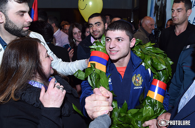People welcomed Armenian delegation of the European Weightlifting Championships at Zvartnots Airport