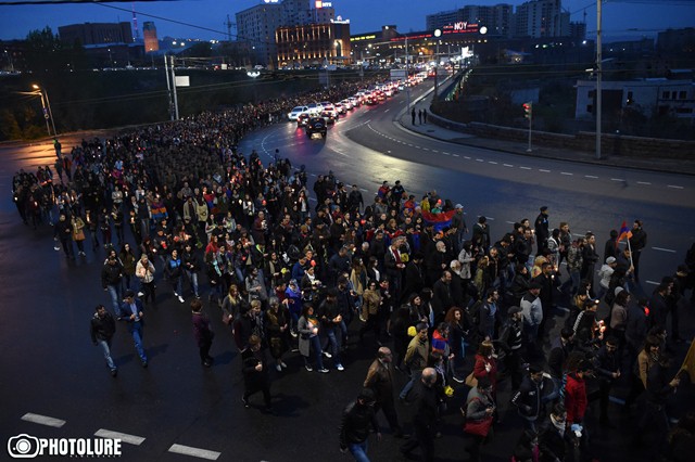 A march of silence in memory of killed soldiers on the border of recent days began from Shahumyan Square