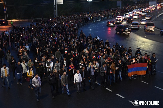 A march of silence in memory of killed soldiers on the border of recent days began from Shahumyan Square