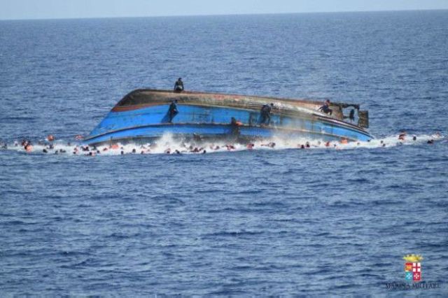 160525195550_migrants_capsized_2_624x415_epa_nocredit