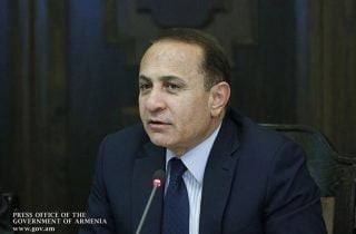 Հովիկ Աբրահամյանին ձերբակալել են․ այս պահին խուզարկում են նրա տունը. hraparak.am
