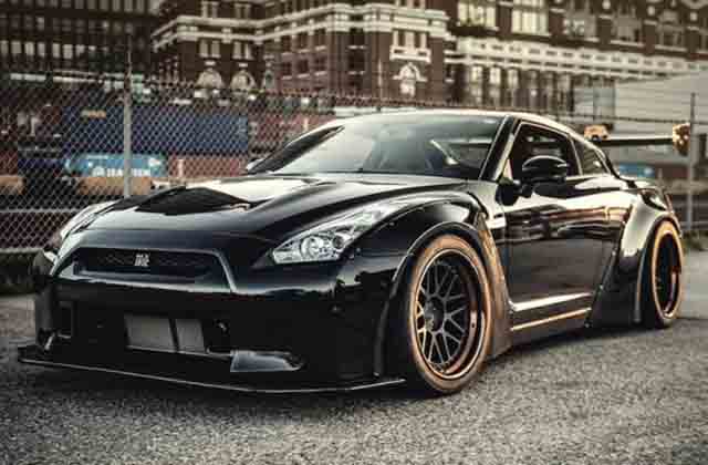 nissan-gt-r-r35-liberty-walk-performance-godzilla-full-black_1-630x380