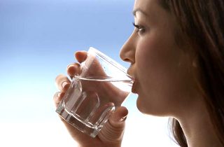 Քնելուց առաջ 1 բաժակ ջուր խմեք
