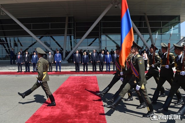 Welcoming ceremony of the Georgian Prime Minister Giorgi Kvirikashvili took place at Zvatnots international airport