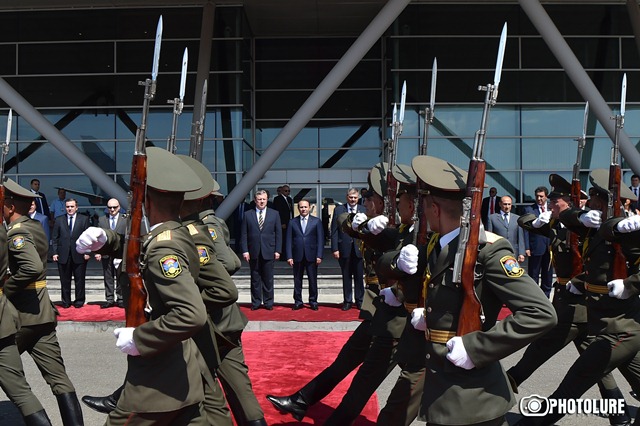 Welcoming ceremony of the Georgian Prime Minister Giorgi Kvirikashvili took place at Zvatnots international airport