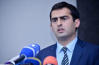 «Ժողովո՛ւրդ, խնդրում եմ՝ մի՛ գողացեք արգելապատնեշները, որովհետև մեկը կարող է գալ ու կյանքից զրկվել». նախարարի պաշտոնակատար