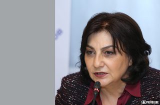 Ինչի՞ համար ես ներողություն խնդրում. Արցախի կորստի՞, արցախցիների դեմ ատելության խոսք գեներացնելու՞, «իրական Հայաստան» կոչվող ապուշ գաղափարի՞, մեր սարերի վրա նստած թուրքի զինվորների՞…Արմինե Օհանյան