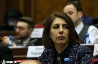 «Տարայի մեջ սկսել եմ 10 դրամանոցներ հավաքել. թող բռնվի, դրամահավաք կանեմ, թող խայտառակ լինի աշխարհով մեկ». Սոֆյա Հովսեփյան