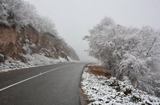 Տաթև-Լծեն ավտոճանապարհին տեղ-տեղ առկա է մերկասառույց. Լարսը բաց է