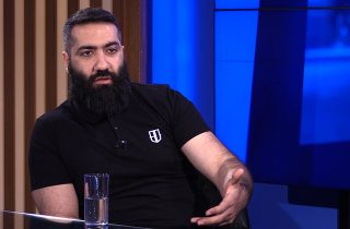 «Եկեք ձեզ մի փոքր պատմություն պատմեմ մեր` ինքնիշխան, պատարագասեր, հիբրիդածին վարչակազմի հերթական գլուխգործոցի մասին…»