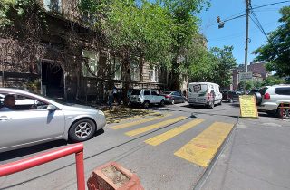 Պուշկին փողոցի մի հատվածում մեքենաների կանգառը կարգելվի