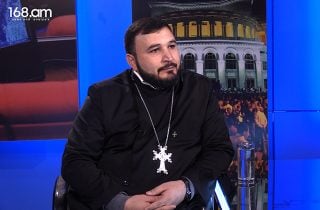 Եկեղեցի քանդողների ձեռքը համբուրողներդ հանդես եք գալիս եկեղեցին բարենորոգողների դիրքի՞ց․ Տեր Զարեհ