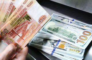 ԱՄՆ նոր պատժամիջոցներից հետո ՌԴ որոշ փոխանակման կետերում դոլարի փոխարժեքը 90-ից հասել է 200 ռուբլու