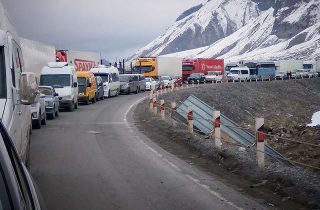 Կազբեկի անցակետում հարյուրավոր հայկական բեռնատարներ են մնացել. վարորդներն անորոշության մեջ են. «Ազատություն»