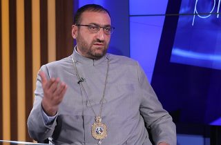 ԱԱԾ-ն քննչական կոմիտեի շենքում ձերբակալեց Արշակ սրբազանին. փաստաբան