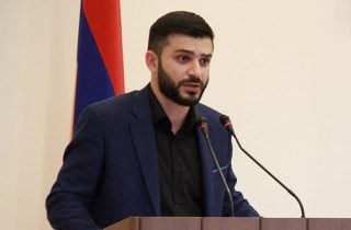 Փաշինյանը հաստատ գիտի, որ «50+1»-ի շեմը հաղթահարող տղա չէ, ուստի պայքարում է ամենակազմակերպված կառույցի՝ Առաքելական եկեղեցու դեմ. Արամայիս Աղաբեկյան