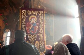 Տեր հայր, կասե՞ք. Ինչո՞ւ պետք է գնամ եկեղեցի, եթե Աստված ամենուր է… Տեր հայր, կասե՞ք. Ինչո՞ւ պետք է գնամ եկեղեցի, եթե Աստված ամենուր է…