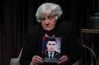 Փաշինյանի խոհարարը հարձակվել է զոհվածի մոր վրա. hraparak.am