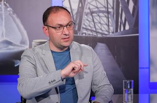 Արշակ արքեպիսկոպոս Խաչատրյանի հարցաքննության ընթացքում ո՛չ իրեն, ո՛չ էլ ինձ առանձին չի ներկայացվել որևէ որոշում փորձաքննություն նշանակելու մասին, ինչպես նաև չի ներկայացվել որևէ փորձաքննության եզրակացություն. Արսեն Բաբայան