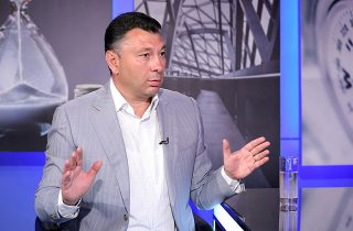 «Պետությունը քանդեցինք ու սարքեցինք համայնք, իսկ հիմա սահուն կերպով գնում ենք դեպի ադրբեջանացում». Էդուարդ Շարմազանով