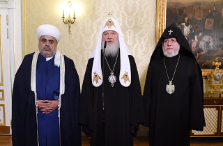 Առաջին անգամը չէ, որ Շեյխ ուլ Իսլամ Փաշազադեն նման մեղադրանքներ է հնչեցնում Ամենայն Հայոց Հայրապետի և Հայոց Եկեղեցու հասցեին. Մայր Աթոռից արձագանքում են