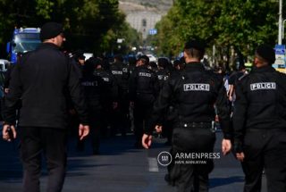 Բռնություն գործադրելու միջոցով ոստիկանության ծառայողի գործունեությունը խոչընդոտելու կասկածանքով ձերբակալվել է Երևան քաղաքի բնակչուհի. ՔԿ