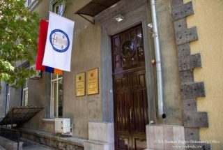 ՄԻՊ-ի հանձնարարությամբ արագ արձագանքման խմբերն այսօր վաղ առավոտյան մեկնել են Ոստիկանության բաժիններ