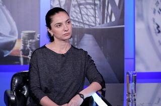 Դուք դեռ մի հատ էլ պետք է իրավունք ունենաք Արթուր Ավանեսյանի անունը տալու. Արեգա Հովսեփյանը՝ Փաշինյանին և Աննա Հակոբյանին