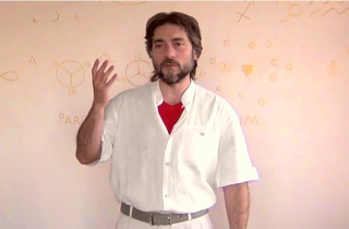 «Հենց նոր, Երևանի կենտրոնում երեք թուրք տղամարդ եմ բռնել տվել. Փաստաթղթերը ստուգելուց հետո, երեք թուրքին էլ տարան դեպի ոստիկանական ավտոմեքենան։ Ձերբակալեցին ու տարան»