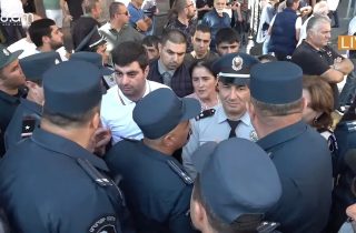 Ոստիկաններն ու ցուցարարները պայմանավորվեցին փոխադարձ հարգանք դրսևորել միմյանց նկատմամբ