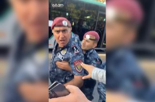 Ոստիկանը հարվածել է ընդամենը հարցնելու համար, թե ուր են տանում բռնվածներին