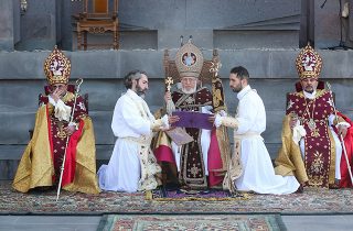 Եպիսկոպոսական ձեռնադրություն և օծում Մայր Աթոռ Սուրբ Էջմիածնում