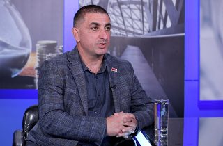 «Բաքվի բանտերում Արցախի ռազմաքաղաքական ղեկավարների մնալը ՀՀ իշխանության կողմից զիջողական քայլ է՝ ինչ-որ բաների դիմաց». Արմեն Պետրոսյան